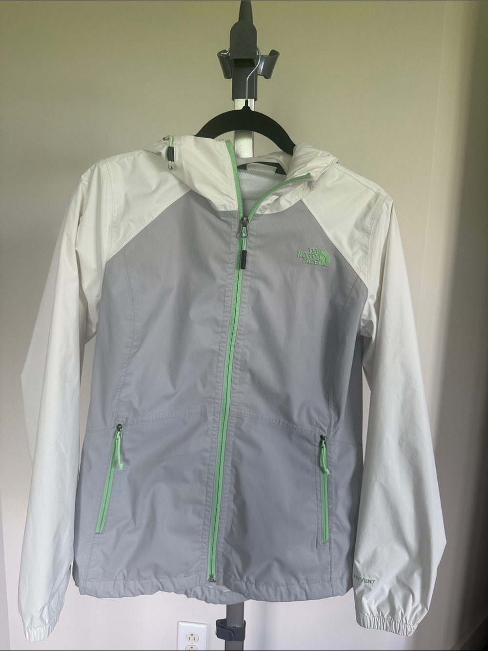 The North Face Hyvent women’s stinson rain jacket  Small